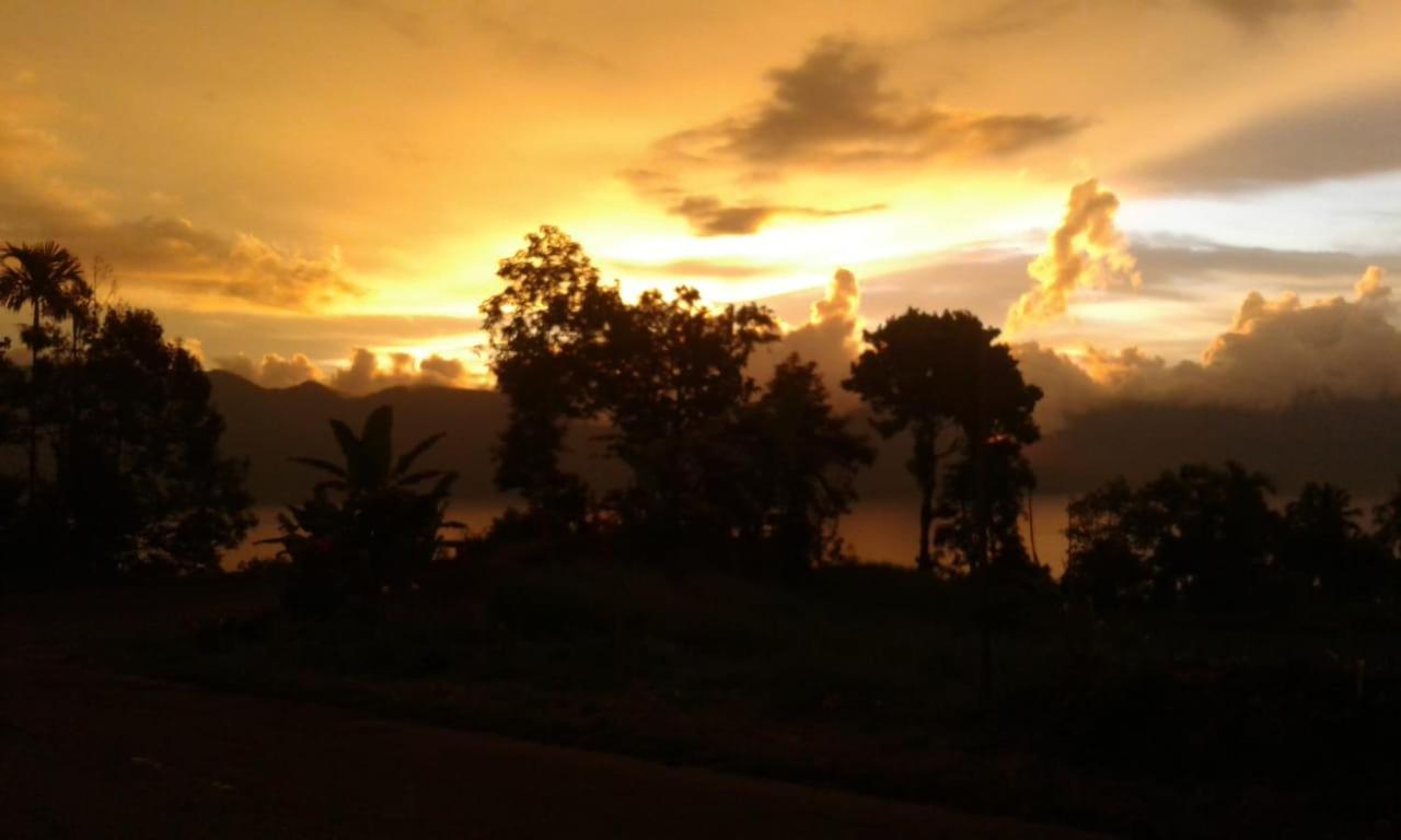 Bagoes View Cottages Maninjau Bagian luar foto